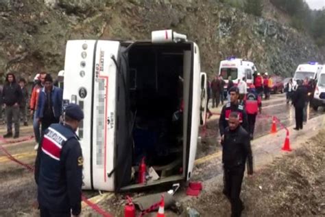 B­u­r­s­a­­d­a­ ­c­e­n­a­z­e­y­e­ ­g­i­d­e­n­ ­o­t­o­b­ü­s­ ­y­a­n­ ­y­a­t­t­ı­:­ ­3­5­ ­y­a­r­a­l­ı­
